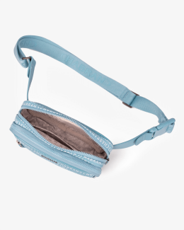 Sac banane bleu clair, deux compartiments, en toile enduite siglée, mêlant praticité et liberté  - New Freedom - vue dos