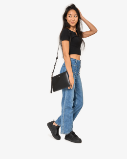 Chabrand - pochette noire en synthétique - silhouette - Léna